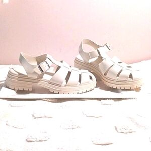 "New" Old Navy ⚜️ Women's Fisherman's Sandal. 9